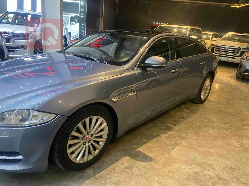 Jaguar XJ
